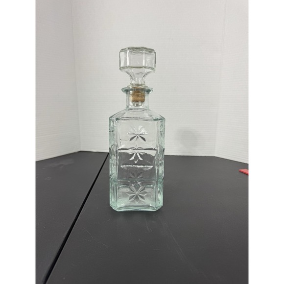 Vintage Hiram Walker Bourbon Whiskey Clear Glass Bottle/Decanter - Picture 1 of 16